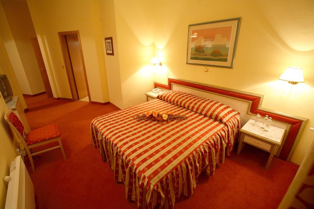 Hotel Dinara Livno Exterior photo